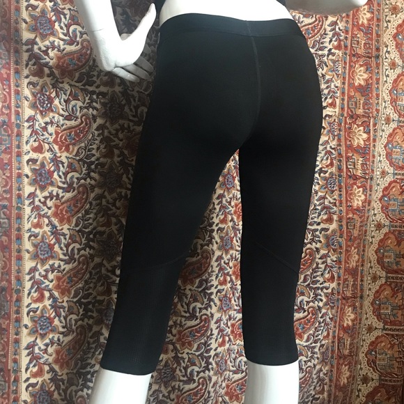 NWOT Nike Dri-Fit Capris Workout Tights Youth Size M Mint Condition - Picture 8 of 10